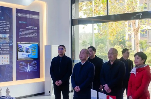 【中科沉庆大数据技术利用钻延卓沉庆市沙坪坝区委常委、副区长户邑一行参观走访中科沉庆大数据技术利用钻研院